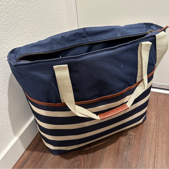 Cooler Bag - Picture 3 of 3